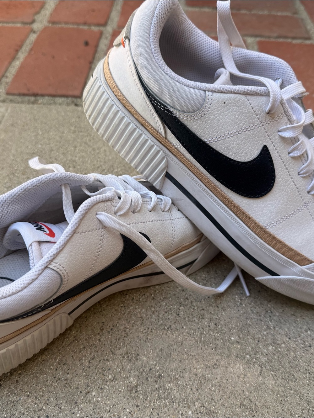 Nike women’s size 9  Nike Court Legacy Lift Low White Hemp